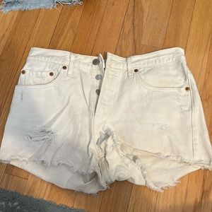 Levi’s white jean shorts size 27